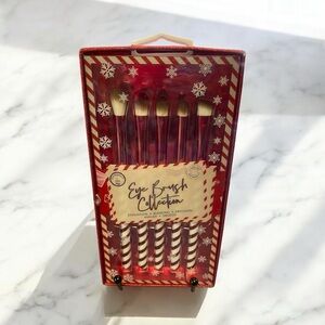 Holiday Red and White Eye Brush Collection
